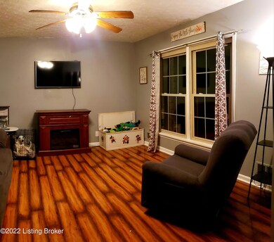 8002 Cloverport Ct, Louisville, KY 40228 - photo 5