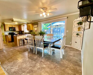 605 N 5th St, Central Point, OR 97502 - photo 4