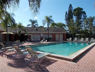 2925 Winkler Ave unit 917, Fort Myers, FL 33916 - photo 2