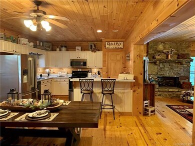 Farmhouse/Mountain Lodge Style