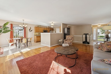 5438 Danbury Cir, Lake In the Hills, IL 60156 - photo 3