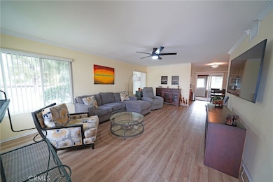 26360 Oakspur Dr unit A, Newhall, CA 91321 - photo 5