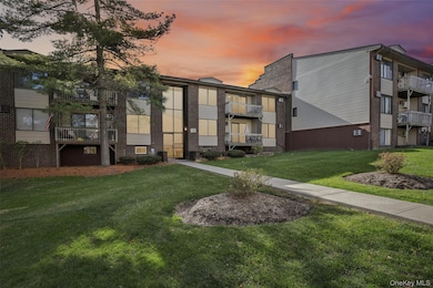 262 Country Club Ln unit 262, Pomona, NY 10970 - photo 2