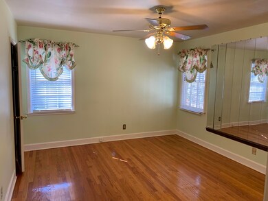 Master w/ 2 Closets