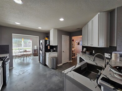 16731 Lark Bunting Ln, Conroe, TX 77385 - photo 2