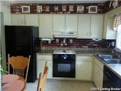 9004 Lantana Dr, Louisville, KY 40229 - photo 5