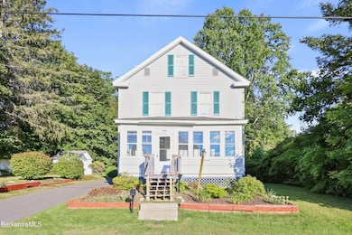 8 Mohegan St, Pittsfield, MA 01201 - photo 2