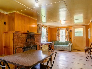 2035 Criteser Loop, Toledo, OR 97391