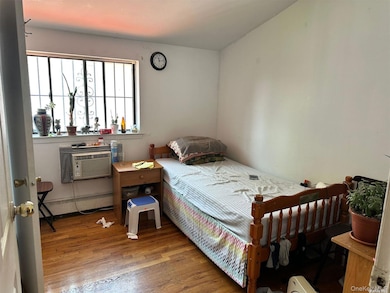 137-38 Kalmia Ave, Flushing, NY 11355 - photo 3