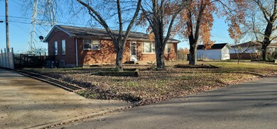 829 Glendale Dr, Clarksville, TN 37043 - photo 3