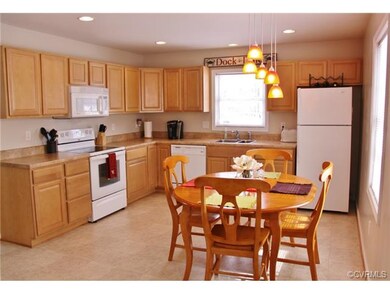 Large eat-in kitchen with wonderful maple cabinet 