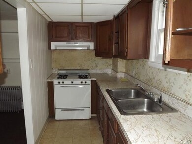 1915 W Allen St, Allentown, PA 18104 - photo 2
