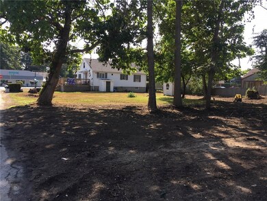 653 Metacom Ave, Warren, RI 02885 - photo 5