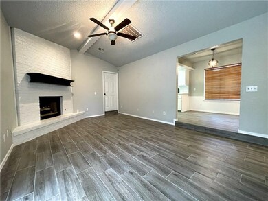 2216 NE 9th St, Moore, OK 73160 - photo 2