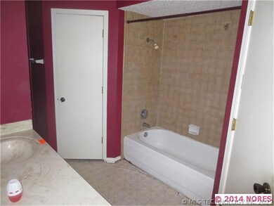 1305 W Phoenix St, Broken Arrow, OK 74011 - photo 2