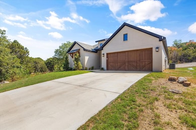 805 Woodhaven Ct, Granbury, TX 76048 - photo 3