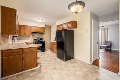 Kitchen with dining/eating space