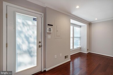 8318 Duck Hawk Way unit 10, Lorton, VA 22079 - photo 4