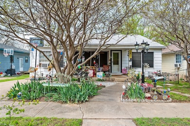 1411 W Gandy St, Denison, TX 75020 - photo 2