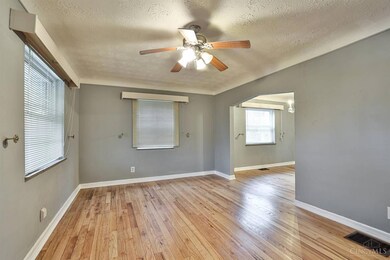 4425 Clifford Rd, Cincinnati, OH 45236 - photo 4