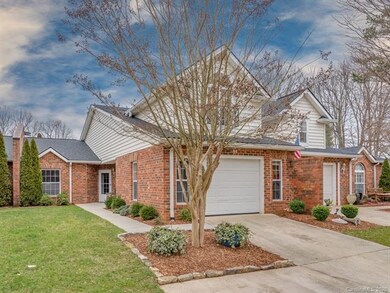 44 Lake Pointe Cir, Hendersonville, NC 28792 - photo 2