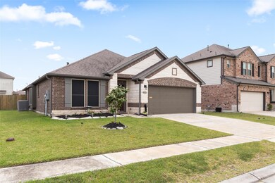 727 Rim Water Dr, Alvin, TX 77511 - photo 2