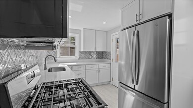 53 Uphill Ave, Warwick, RI 02886 - photo 4