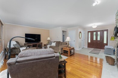 8-web-or-mls-Tracey Thayer - 4015 Mountv