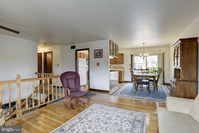 5907 Forest Ct, Sykesville, MD 21784 - photo 5