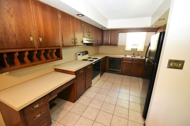 2504 W Yorkshire Dr, Muncie, IN 47304 - photo 6