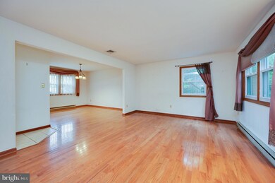 1740 Lorraine Rd, Reading, PA 19604 - photo 6