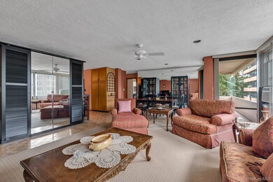 10-01 162nd St unit 4A, Whitestone, NY 11357 - photo 4