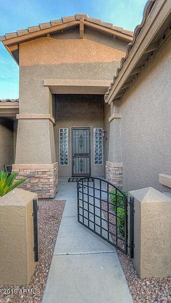 003 - courtyard entry