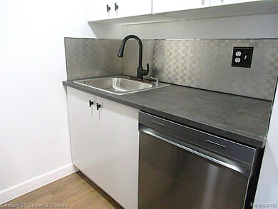 Brookdale Condominium unit C 22, Farmington, MI 48336 - photo 7