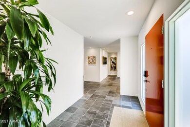 07 Foyer