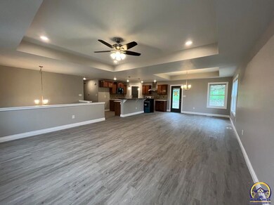 5105 SW Fieldcrest Ct, Topeka, KS 66610 - photo 2