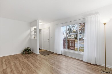 755 Scottwood St, Pontiac, MI 48340 - photo 3