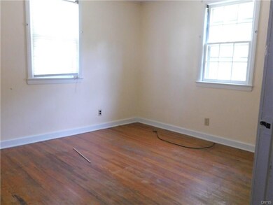 FIRST FLOOR BEDROOM