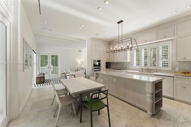 Eat-in kitchen