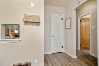 1241 E 33rd Ct, Des Moines, IA 50317 - photo 4