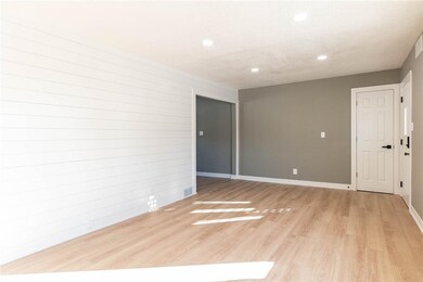 7711 SW 11th St, Des Moines, IA 50315 - photo 5