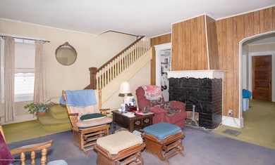 Living Room/Fireplace