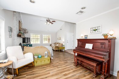 8_Living Room