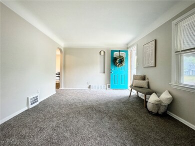 16613 Raymond St, Maple Heights, OH 44137 - photo 4