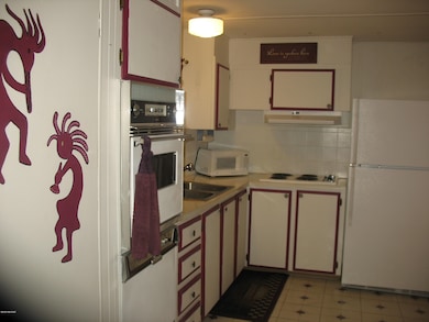5850 Box R Kitchen