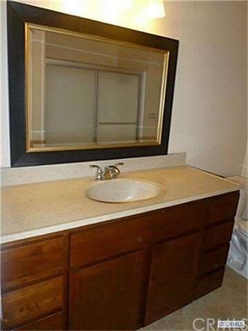 Upstairs Full bathroom