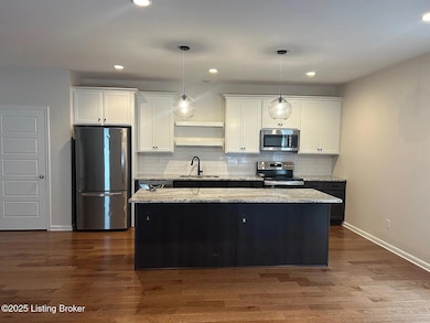 3022 Taylor Cove Dr, Louisville, KY 40220 - photo 3