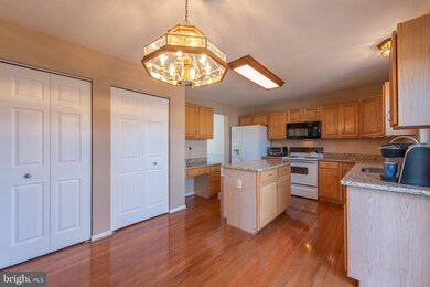 6596 Wicklow Dr, Sykesville, MD 21784 - photo 7