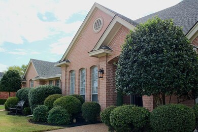 1664 Oak Creek Dr, Hurst, TX 76054 - photo 3