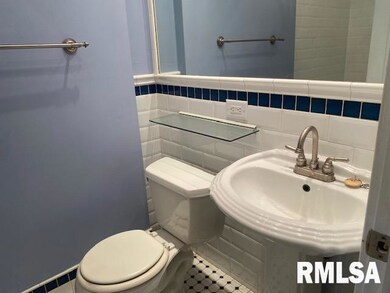 208 E 11th St, Davenport, IA 52803 - photo 2